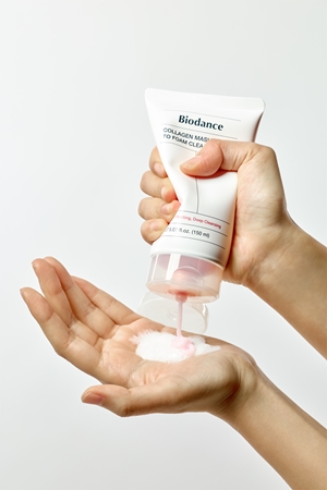 Biodance Collagen Mask To Foam Cleanser Deep-Cleansing Face Mask with collagen