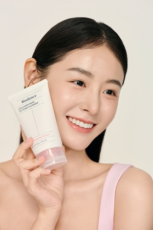 Biodance Collagen Mask To Foam Cleanser Deep-Cleansing Face Mask with collagen