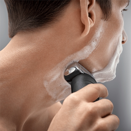 Braun Series 7 7899cc Wet&Dry with Clean&Charge System planžetový holicí strojek