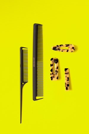 BrushArt Hair Tail comb with a carbon finish kefe