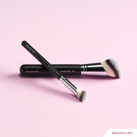 BrushArt Professional B11 Angled foundation brush štětec na make-up