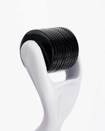 Brushworks Progression Micro Needle Derma Roller aplikator mikroigłowy do twarzy