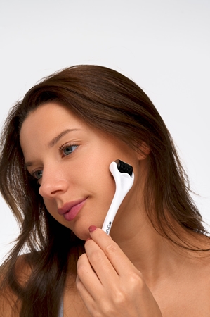 Brushworks Progression Micro Needle Derma Roller aplikator mikroigłowy do twarzy