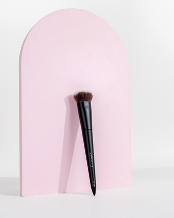 Brushworks Flat Top Contour Brush štětec na konturování