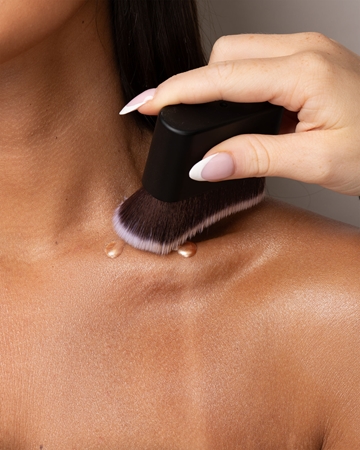 Brushworks Blending Face & Body Brush kabuki štětec na tvář a tělo