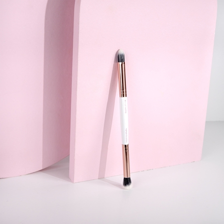 Brushworks Highlight And Contour Brush dubbelsidig borste