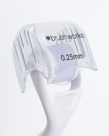 Brushworks Progression Micro Needle Derma Roller applicateur micro-aiguille visage