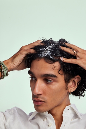 Bumble and bumble Seaweed Whipped Scalp Scrub Scalp Exfoliator with seaweed extracts
