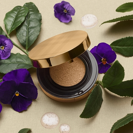 Burberry Ultimate Glow Cushion aufhellendes Kompakt - Foundation