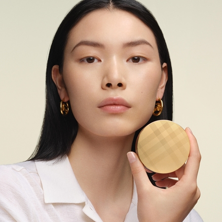 Burberry Ultimate Glow Cushion aufhellendes Kompakt - Foundation