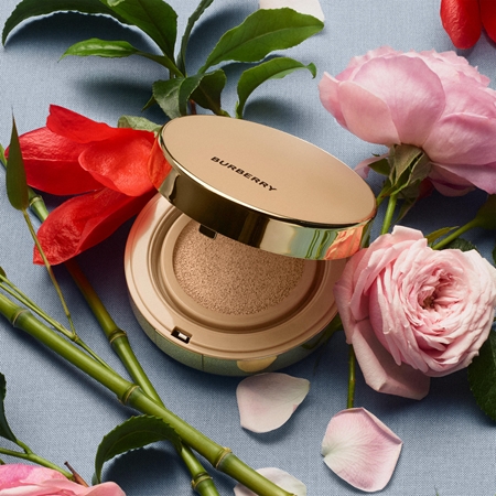 Burberry Beyond Wear Perfecting Matte Cushion langanhaltendes Make up im Schwämmchen SPF 15