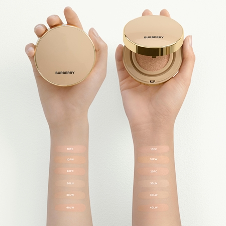 Burberry Beyond Wear Perfecting Matte Cushion langanhaltendes Make up im Schwämmchen SPF 15