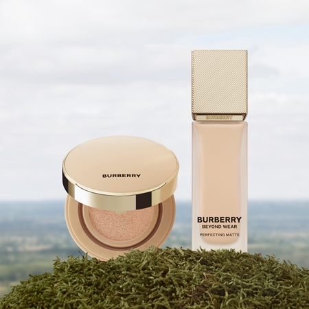 Burberry Beyond Wear Perfecting Matte Cushion langanhaltendes Make up im Schwämmchen SPF 15