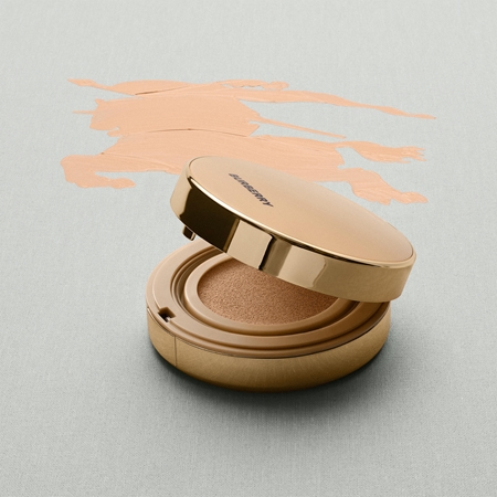 Burberry Beyond Wear Perfecting Matte Cushion langanhaltendes Make up im Schwämmchen SPF 15