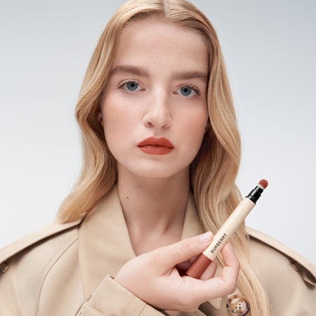 Burberry Brit Matte Veil rouge à lèvres hydratant mat liquide