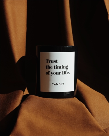 Candly & Co. Trust the timing mirisna svijeća