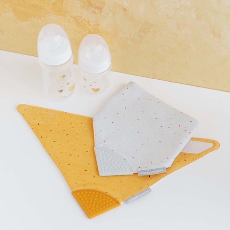 Canpol babies Cloth Bib with Teether ruokalappu mukana purulelu