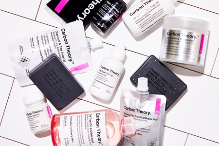 Carbon Theory Charcoal & Tea Tree Oil exfoliante de rosto para pele problemática, acne