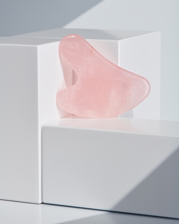Catrice Rose Quartz Facial Gua Sha masážní pomůcka na obličej