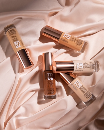 Catrice True Skin Természetes fedésű hidratáló make-up