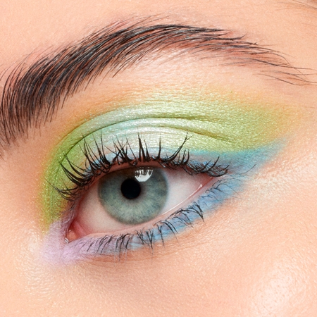 Catrice Pure False Lash Beyond Black řasenka pro efekt umělých řas