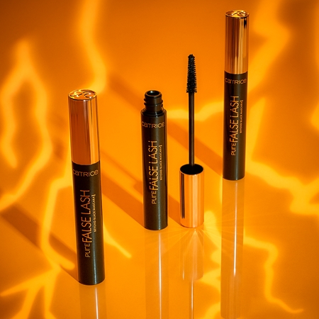 Catrice Pure False Lash Beyond Black řasenka pro efekt umělých řas