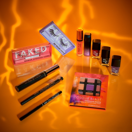 Catrice Pure False Lash Beyond Black řasenka pro efekt umělých řas