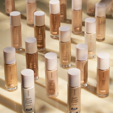 Catrice Soft Glam Filter posvetlitveni tonirani fluid