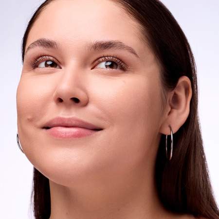 Catrice Instant Bright Serum Concealer švytėjimo suteikiantis maskuoklis drėkinamojo poveikio