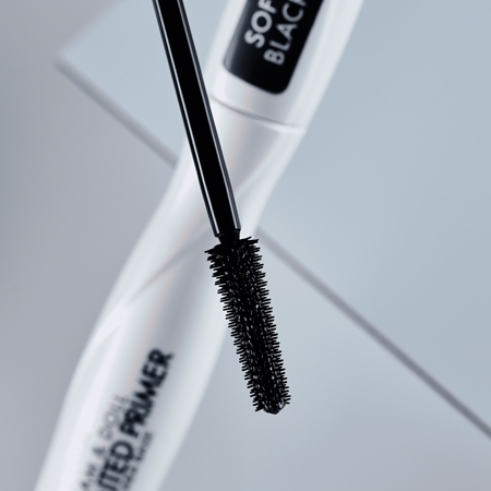 Catrice Glam & Doll Tinted Primer podkladová báze pod řasenku černá
