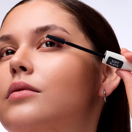Catrice Glam & Doll Tinted Primer podkladová báze pod řasenku černá