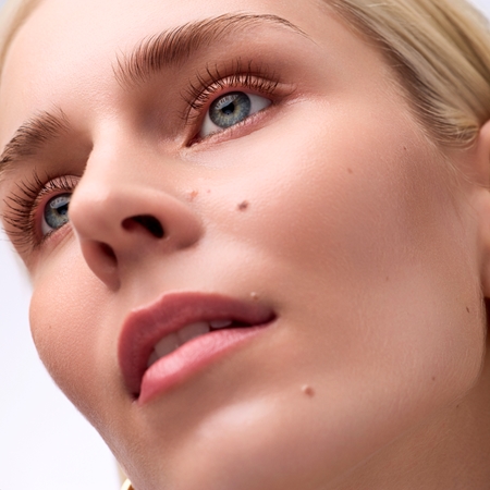 Catrice Glam & Doll Volume Brown rímel à prova d'água para extensão, curvatura e volume