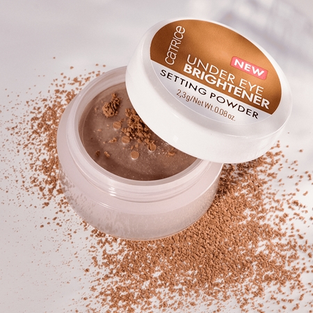 Catrice Under Eye Brightener fixační pudr s hydratačním účinkem