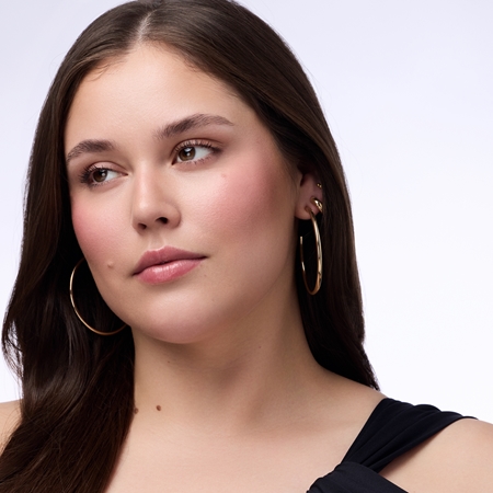 Catrice Blushin' Charm Multi Stick Vaigu sārtums ar izgaismotāju zīmuļa veidā
