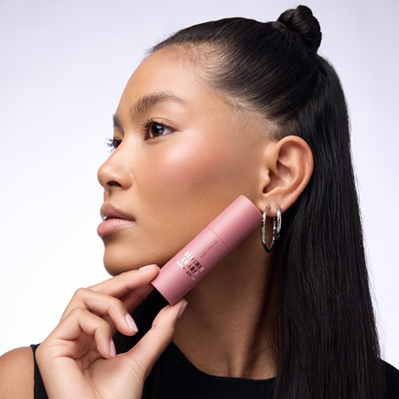Catrice Blushin' Charm Multi Stick lícenka s rozjasňovačom v tyčinke