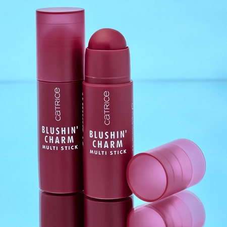 Catrice Blushin' Charm Multi Stick tvářenka s rozjasňovačem v tyčince