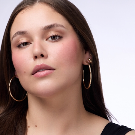 Catrice Blushin' Charm Multi Stick tvářenka s rozjasňovačem v tyčince