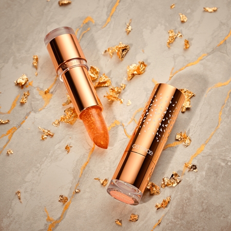 Catrice Glam In Gold Lip Balm feuchtigkeitsspendender, tönender Lippenbalsam mit Glitzerteilchen