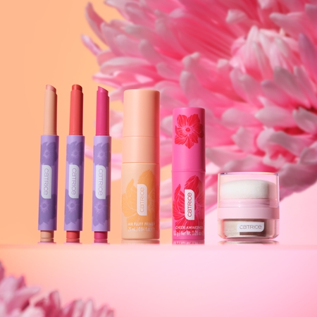 Catrice SPRING AWAKENING Pudra compacta ce ofera luminozitate cu particule stralucitoare
