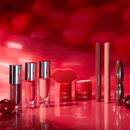 Catrice ETERNAL RED σκιές ματιών και μολύβι για τα μάτια σε ενα