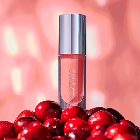 Catrice ETERNAL RED Cherry Bomb Έλαιο για τα χείλη για αύξηση του αποτελέσματος
