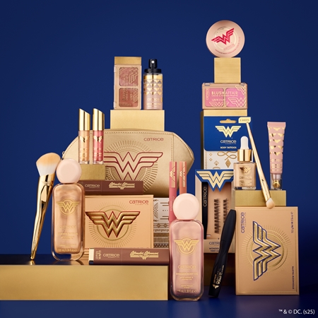 Catrice Wonder Woman kompaktní pudrový rozjasňovač