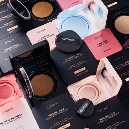 Catrice Invisible Cover Cushion Foundation mattierendes Make up im Schwämmchen SPF 30