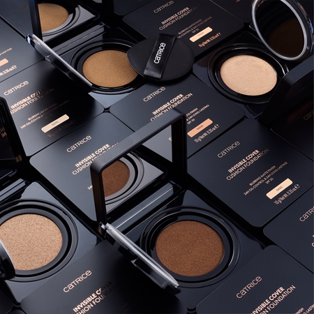 Catrice Invisible Cover Cushion Foundation mattierendes Make up im Schwämmchen SPF 30