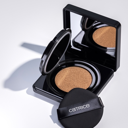 Catrice Invisible Cover Cushion Foundation mattierendes Make up im Schwämmchen SPF 30
