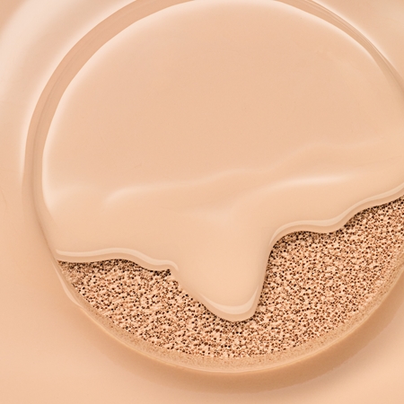 Catrice Invisible Cover Cushion Foundation mattierendes Make up im Schwämmchen SPF 30