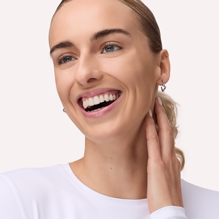 Catrice Invisible Cover Cushion Foundation mattierendes Make up im Schwämmchen SPF 30
