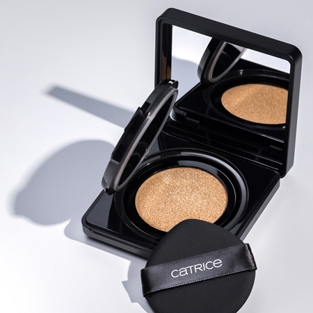 Catrice Invisible Cover Cushion Foundation mattierendes Make up im Schwämmchen SPF 30