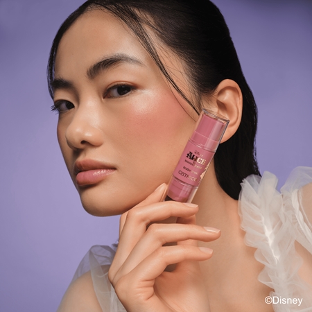 Catrice Disney Alice in Wonderland Blush Stick für Unterwegs mit einem Pinsel