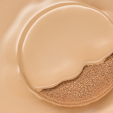 Catrice Invisible Cover Cushion Foundation mattierendes Make up im Schwämmchen SPF 30